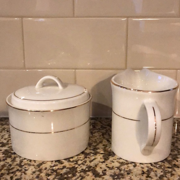CIERA•FINE DINNER WARE•CAROL SUGAR&CREAMER POT SET - Picture 2 of 8